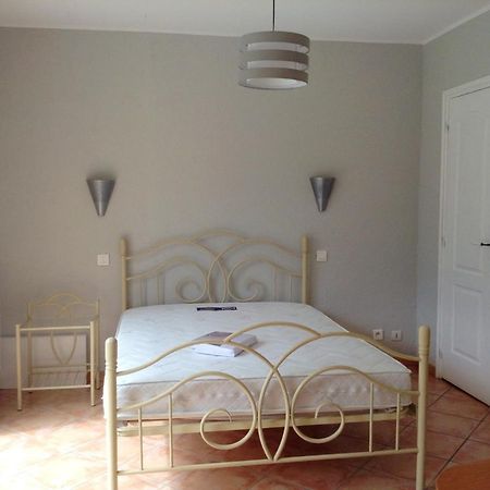 Charmant Appartement A Le Muy Avec Terrasse Et Jardin Zewnętrze zdjęcie